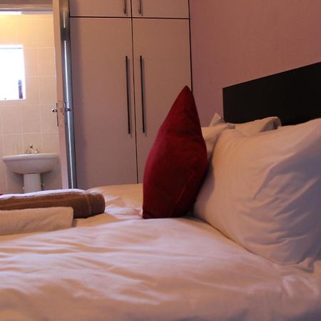 Mazenod Davilla Guest House מראה חיצוני תמונה