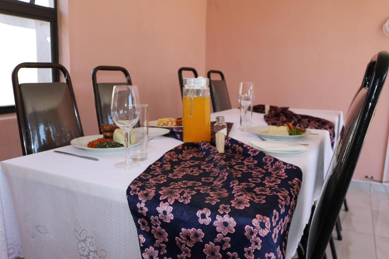 Mazenod Davilla Guest House מראה חיצוני תמונה